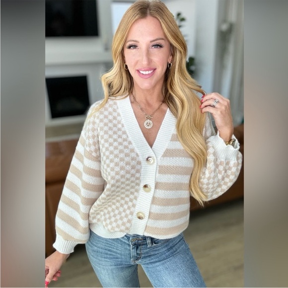 New Sincerely Jules Cream and Brown Checkered Cardigan. Size M - Picture 4 of 6